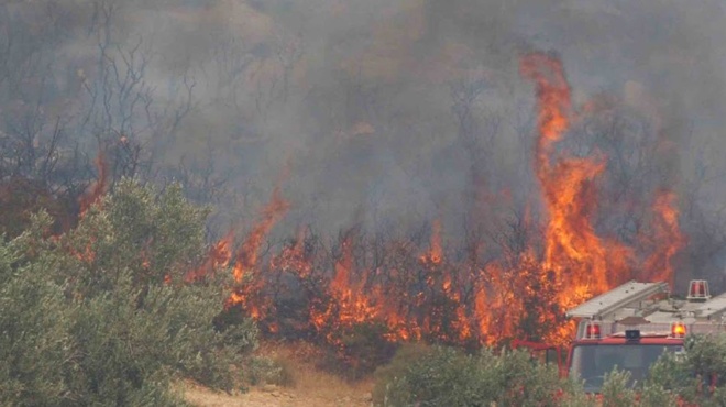 φωτιά-τώρα-καίγονται-σπίτια-στο-κρανί-201576