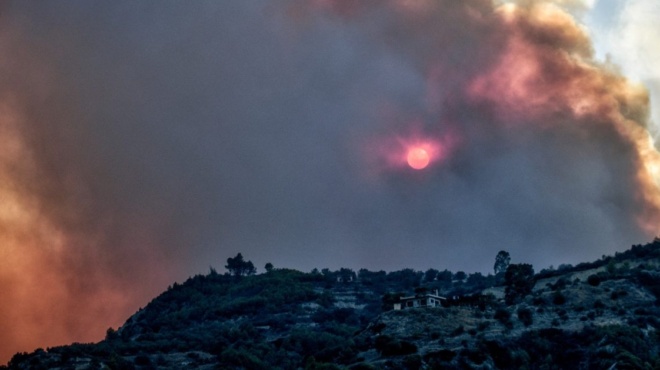 φωτιά-στην-κορινθία-καίει-ανεξέλεγκτ-221550