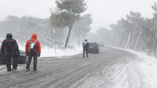 χιόνια-στην-πάρνηθα-διακόπηκε-η-κυκλο-233688